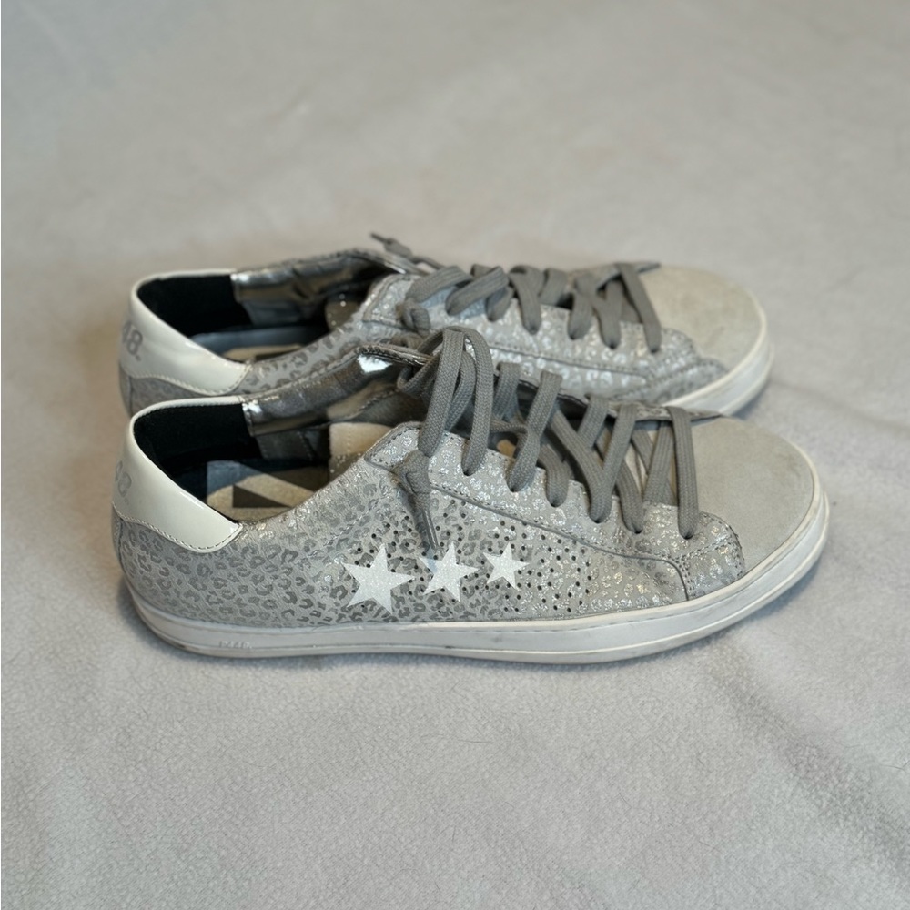 P448 shoes with star